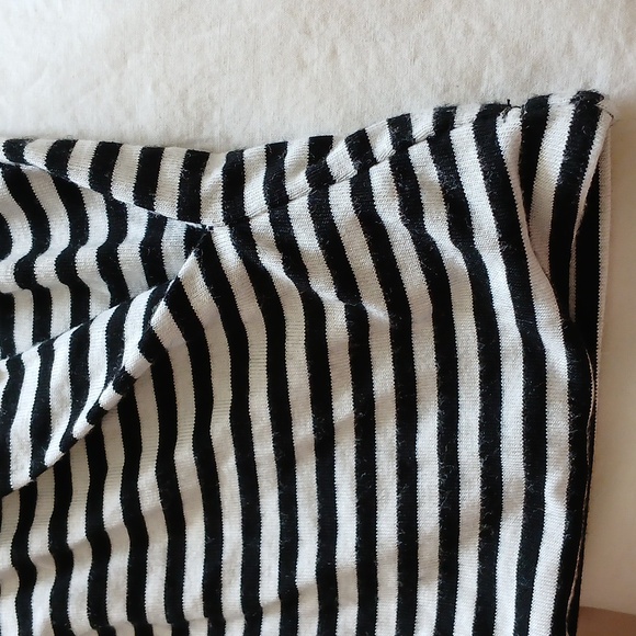 Racerback Stretchy front mock wrap,black/white stripe 24" Long. 16" Pit2 Pit - Picture 9 of 9